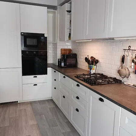 Stadshus Med Stor Terrass فيلة بزييه
